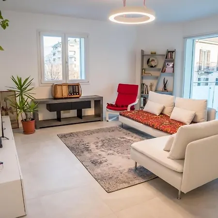 Brand New Design - 2 2 Bath 2 Carpark Όπως