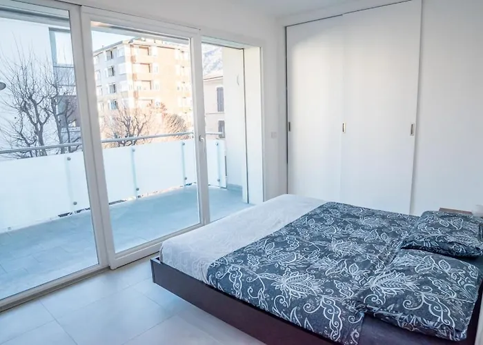 Brand New Design - 2 2 Bath 2 Carpark Como