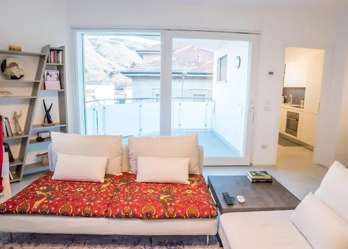 Brand New Design - 2 2 Bath 2 Carpark