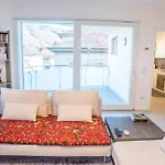 Brand New Design - 2 2 Bath 2 Carpark