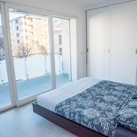 Brand New Design - 2 2 Bath 2 Carpark Como